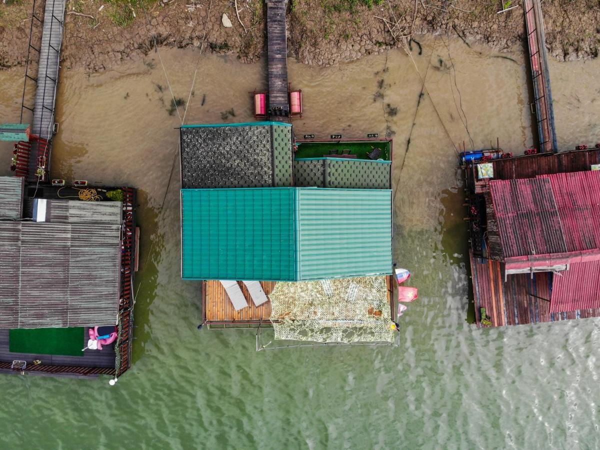 Sagando - Floating House On Sava River Botel